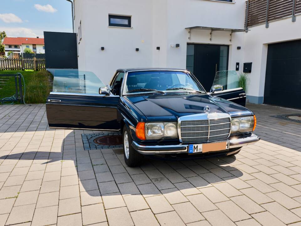 Bild 61/99 von Mercedes-Benz 230 CE (1983)