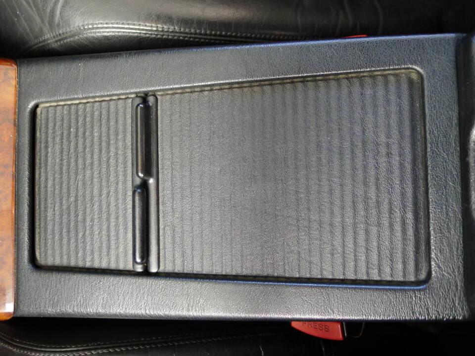 Image 45/47 of Mercedes-Benz 500 SL (1992)