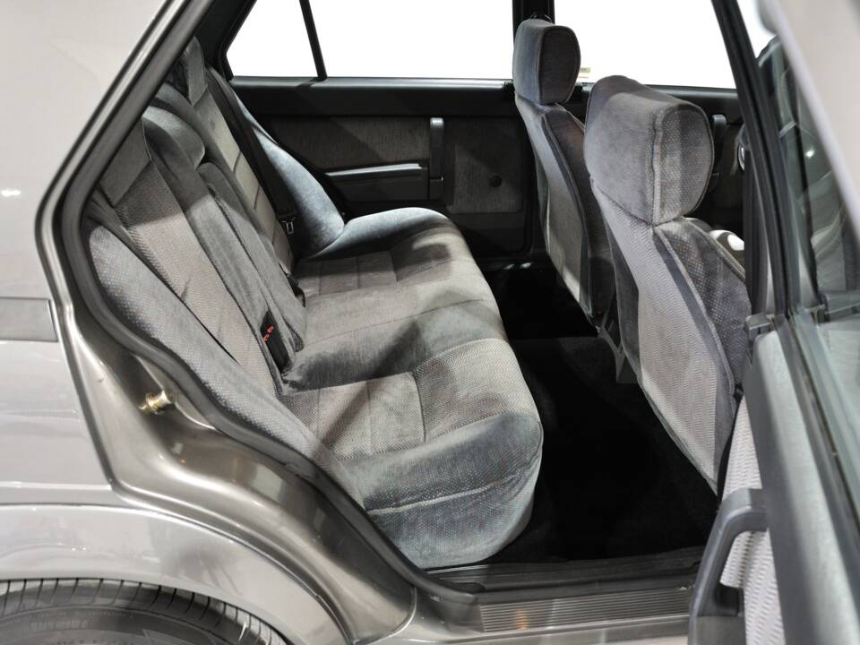 Bild 34/34 von Alfa Romeo 75 2.0 Twin Spark (1988)