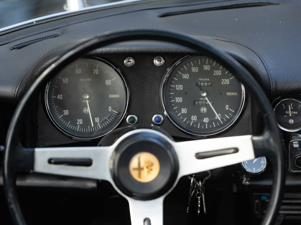 Image 16/59 of Alfa Romeo 1600 Spider Duetto (1966)