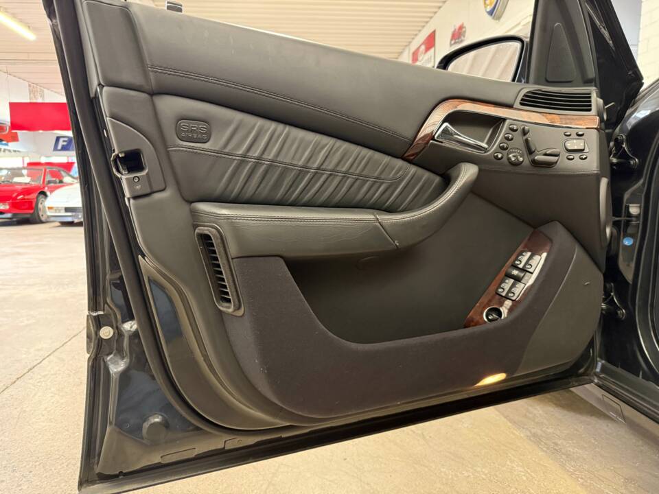 Immagine 6/18 di Mercedes-Benz S 600 L (2003)