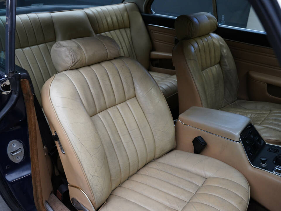 Image 23/50 of Daimler Sovereign 4.2 (1976)