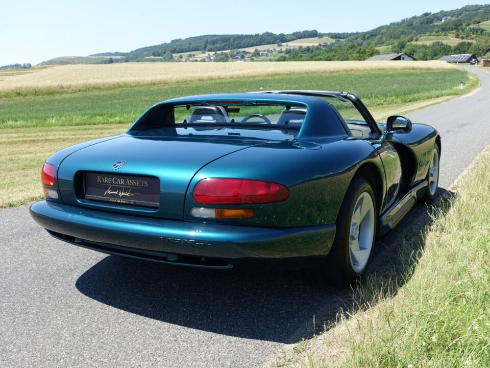 Image 22/35 of Dodge Viper RT/10 (1994)