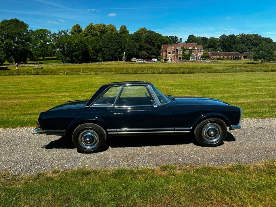 Image 47/55 of Mercedes-Benz 230 SL (1967)
