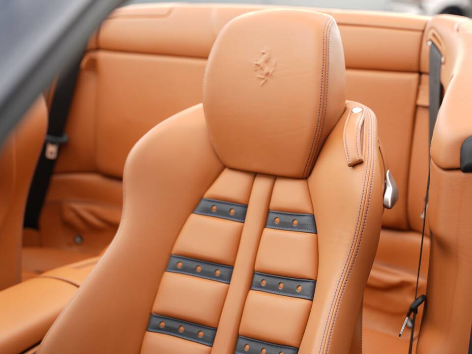 Image 18/50 de Ferrari California (2012)