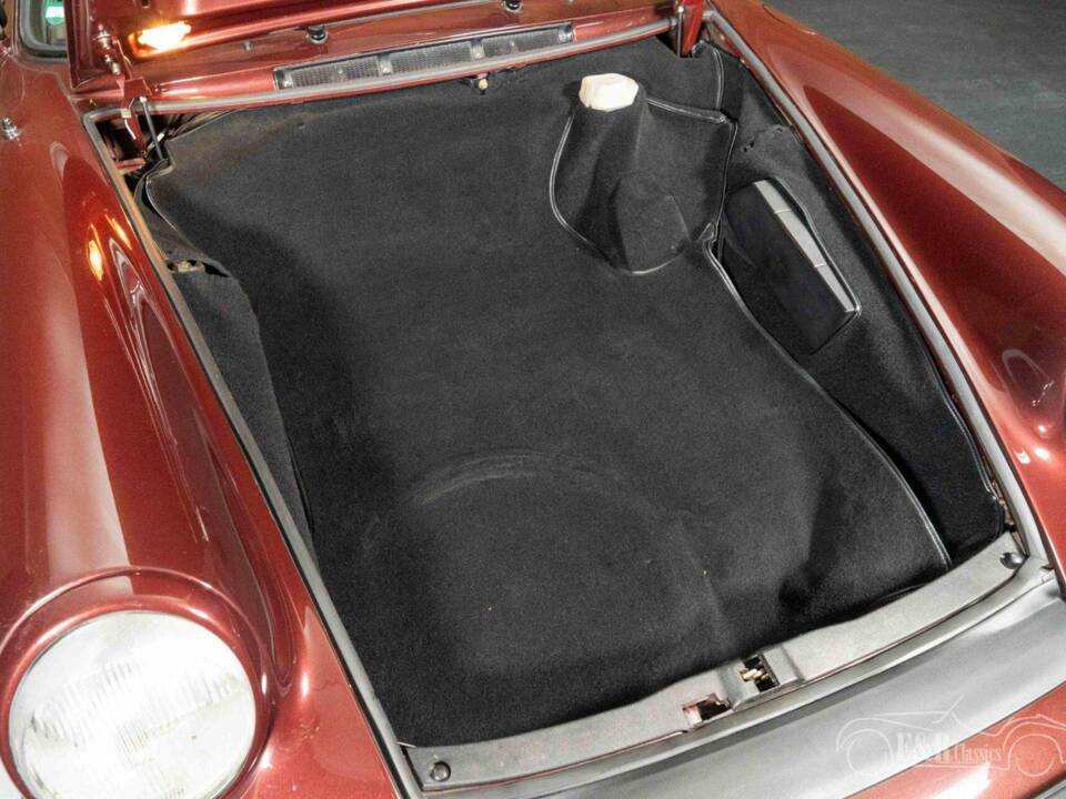 Image 18/19 of Porsche 911 Carrera 3.2 (1984)