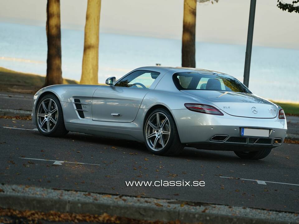 Image 25/26 de Mercedes-Benz SLS AMG (2011)