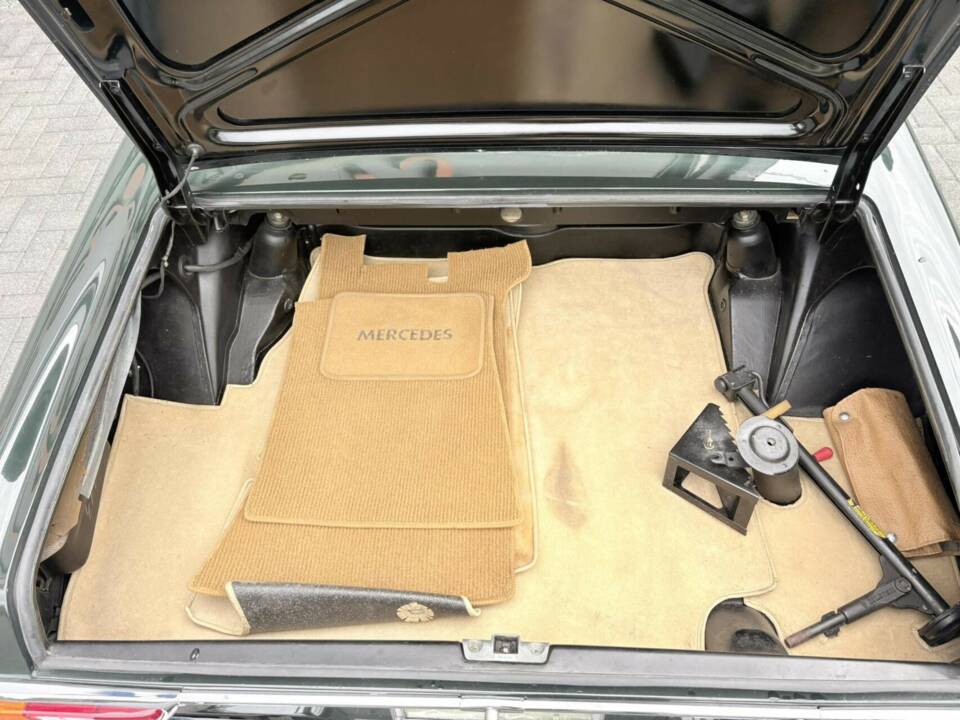 Image 32/50 de Mercedes-Benz 280 SL (1970)