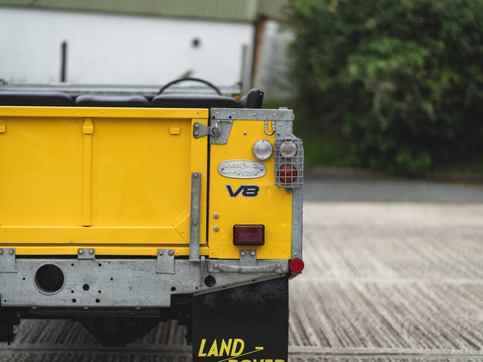 Image 56/98 of Land Rover 109 (1983)