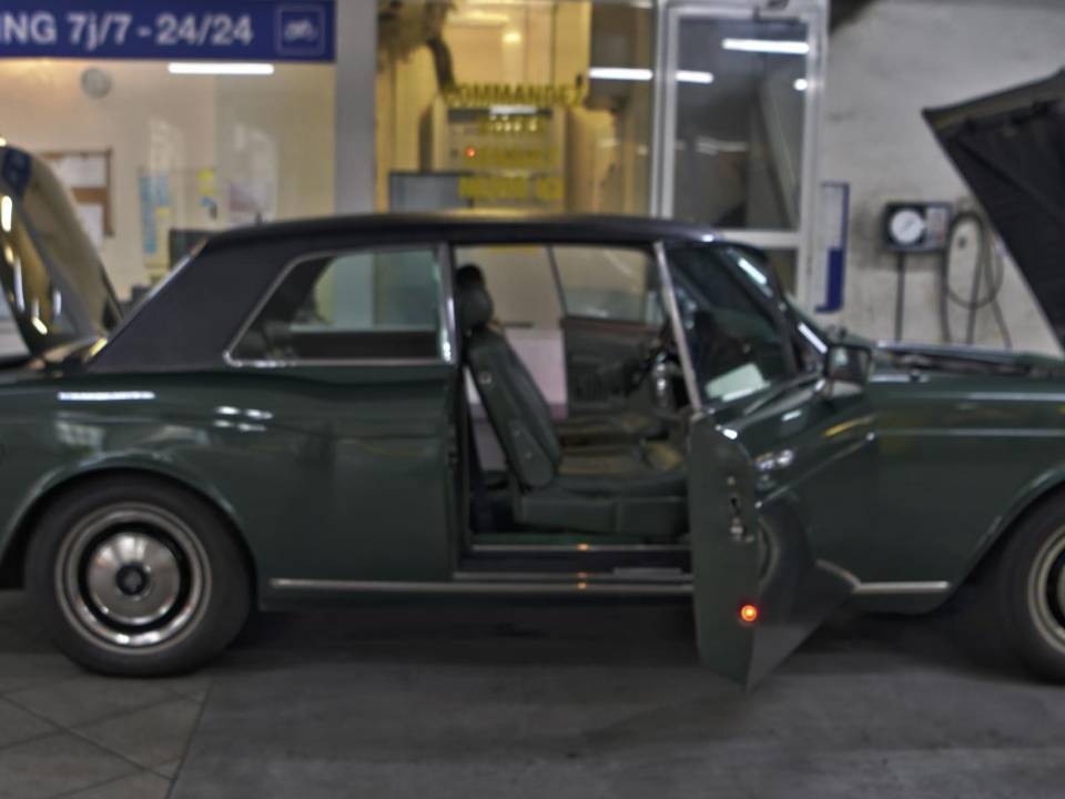 Image 41/50 of Rolls-Royce Corniche I (1978)