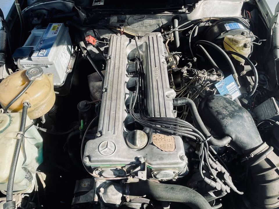 Image 21/22 of Mercedes-Benz 280 SL (1982)