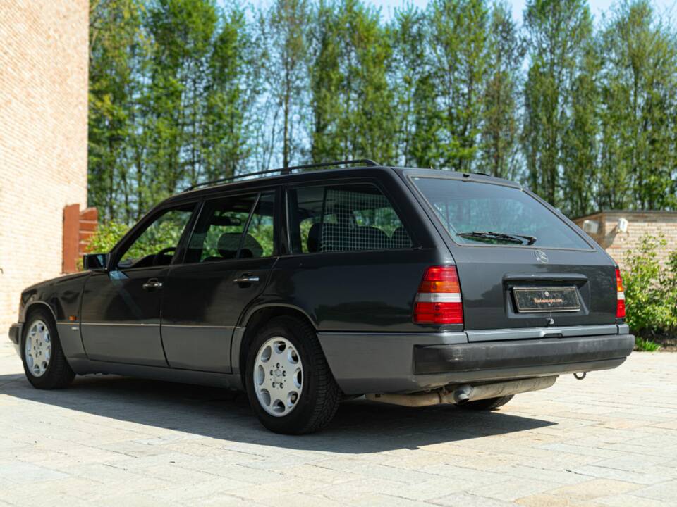 Immagine 7/44 di Mercedes-Benz 200 TE (1992)