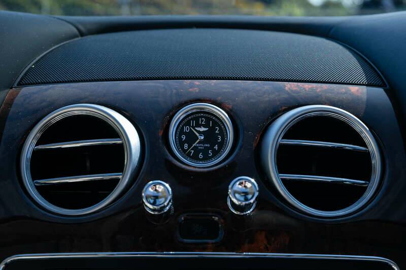 Image 21/38 of Bentley Continental GTC V8 (2013)