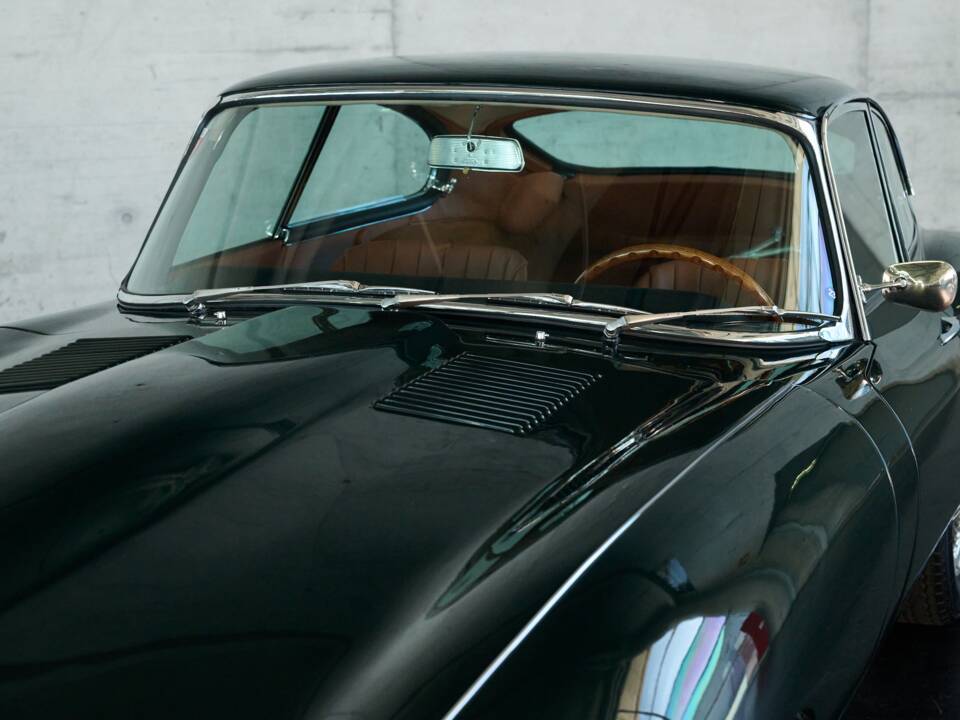 Image 5/50 de Jaguar E-Type (1970)