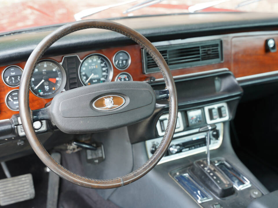 Bild 30/50 von Jaguar XJ 6 C 4.2 (1976)