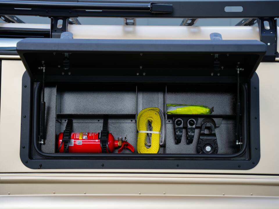 Bild 20/58 von Land Rover Defender 110 (2013)
