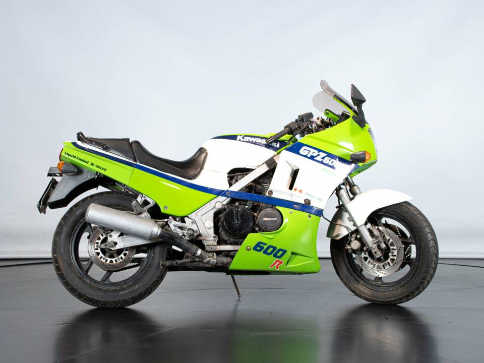 Image 5/36 of Kawasaki GPZ 600 R (1985)