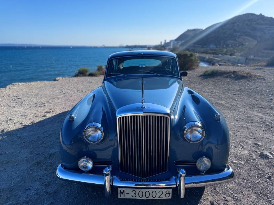 Image 16/46 of Bentley S 2 (1961)