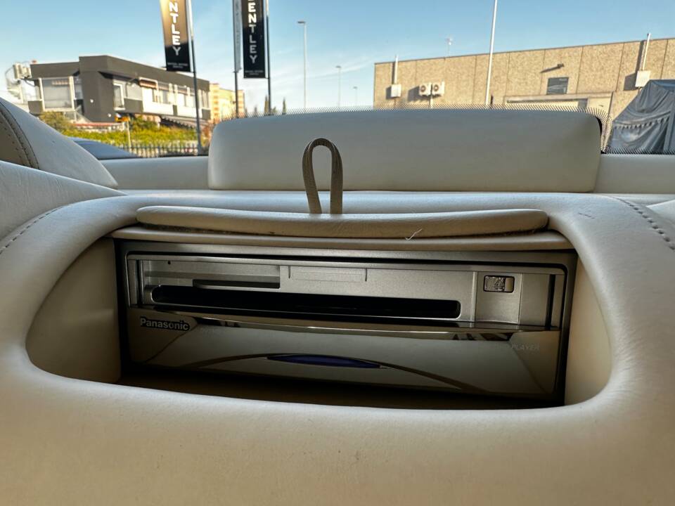 Image 18/22 of Bentley Arnage Red Label (2001)