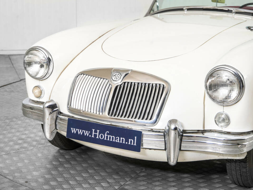 Image 18/50 of MG MGA 1500 (1957)