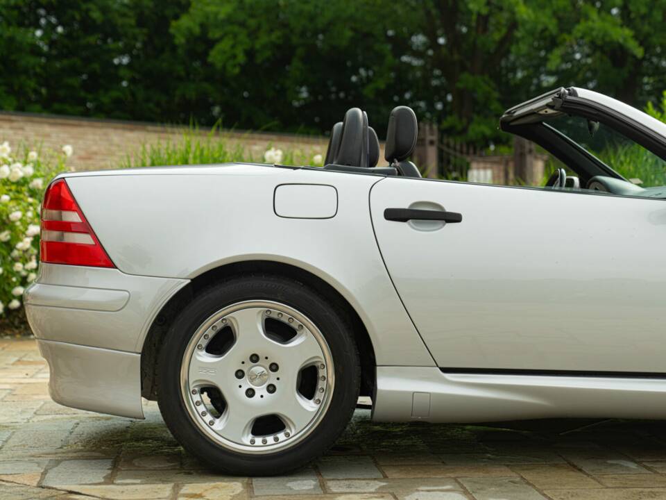 Obraz 27/50 pojazdu Mercedes-Benz SLK 230 Kompressor (1997)