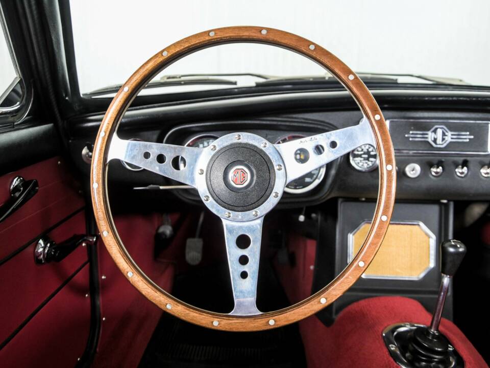 Image 4/50 de MG MGB GT (1966)