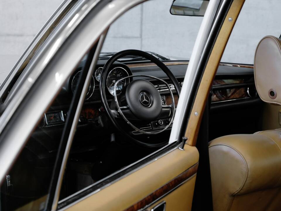 Immagine 21/50 di Mercedes-Benz 300 SEL 6.3 (1968)