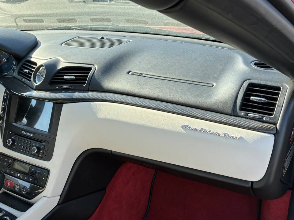 Image 31/54 of Maserati GranCabrio Sport (2015)