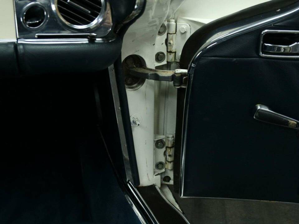Immagine 27/50 di Mercedes-Benz 280 SL (1968)