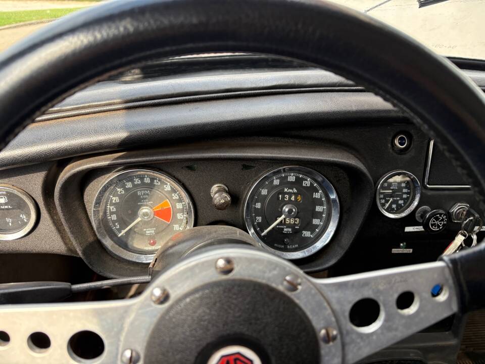 Image 6/17 de MG MGB GT (1967)