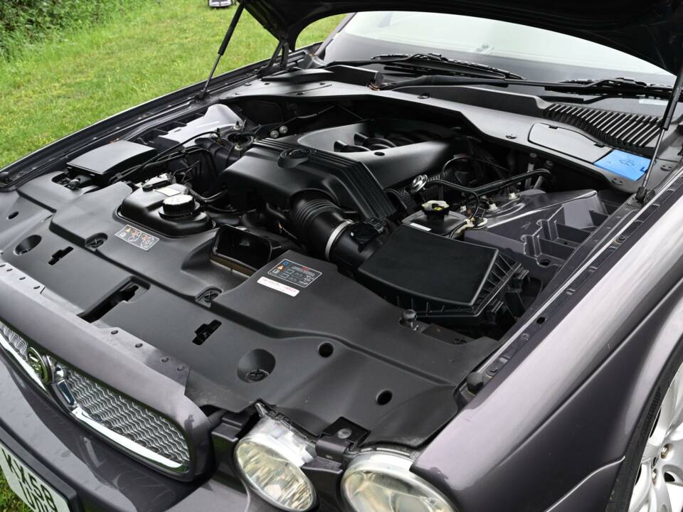 Image 20/50 de Jaguar XJ 8 4.2 (2009)