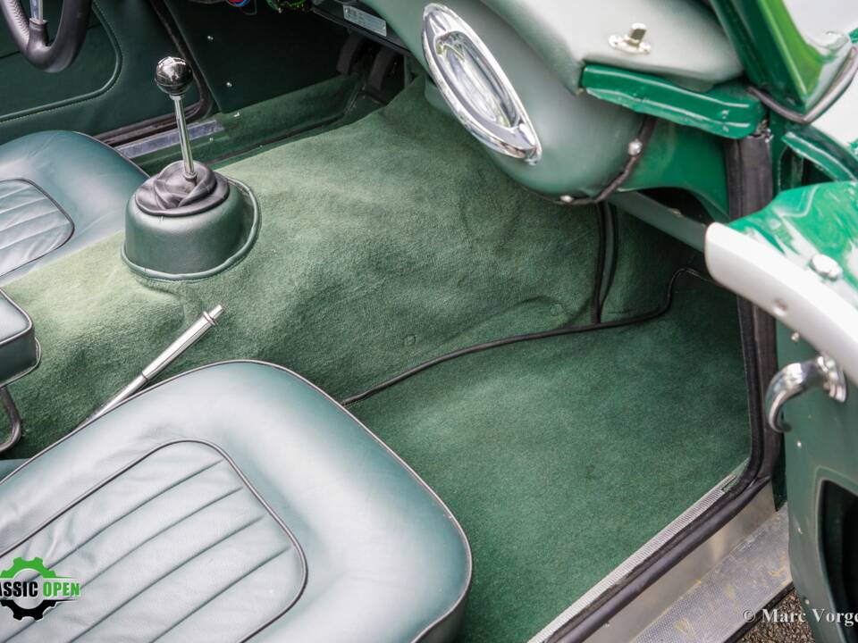 Image 15/59 of Austin-Healey 100&#x2F;6 (BN6) (1958)