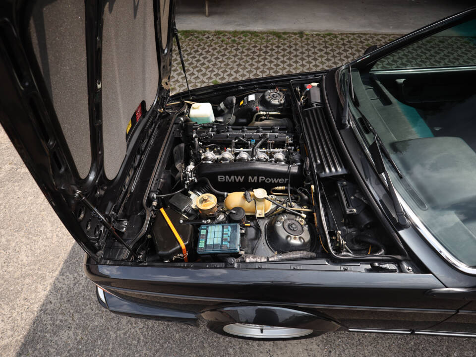 Image 19/99 of BMW M 635 CSi (1988)