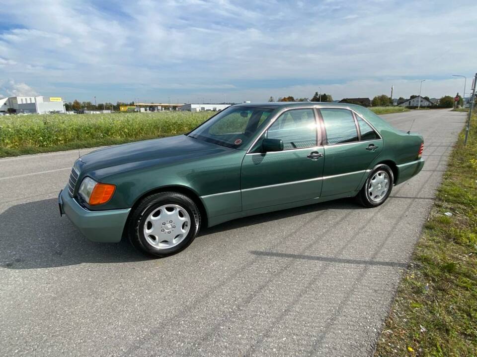 Imagen 8/22 de Mercedes-Benz 500 SE (1991)
