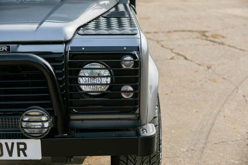 Image 38/50 of Land Rover Defender 90 "50th Anniversary" (1998)