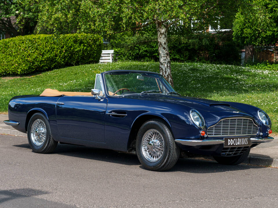 Bild 2/28 von Aston Martin DB 6 Mk II Volante (1970)