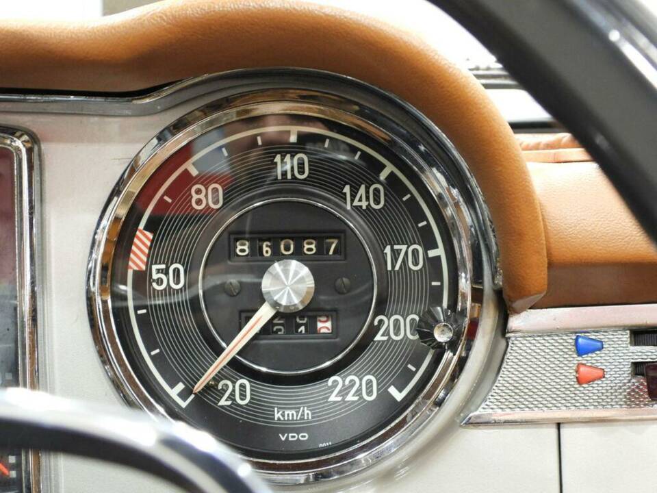 Image 7/15 de Mercedes-Benz 230 SL (1966)