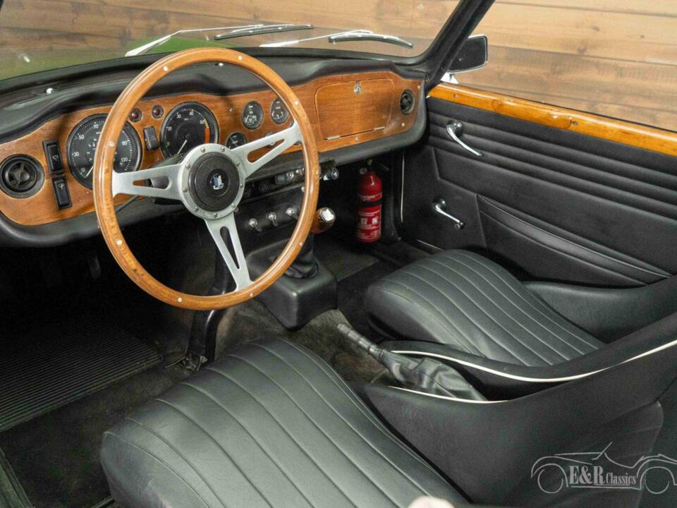 Immagine 2/19 di Triumph TR 250 (1967)