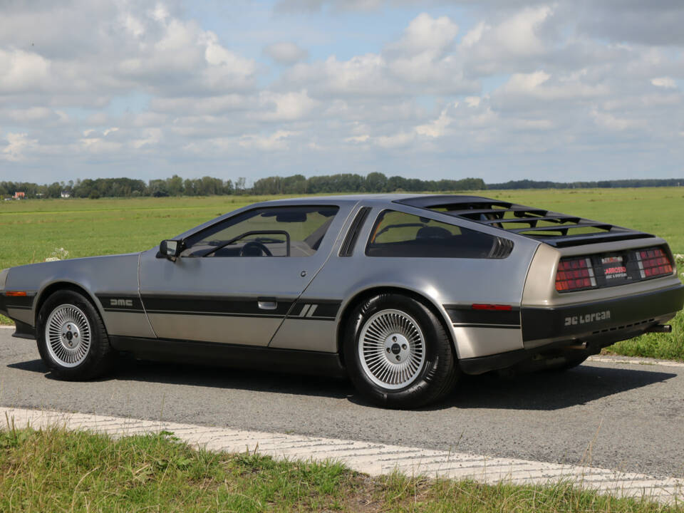 Image 4/32 of DeLorean DMC-12 (1981)