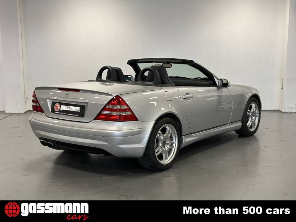 Image 7/15 of Mercedes-Benz SLK 32 AMG (2001)