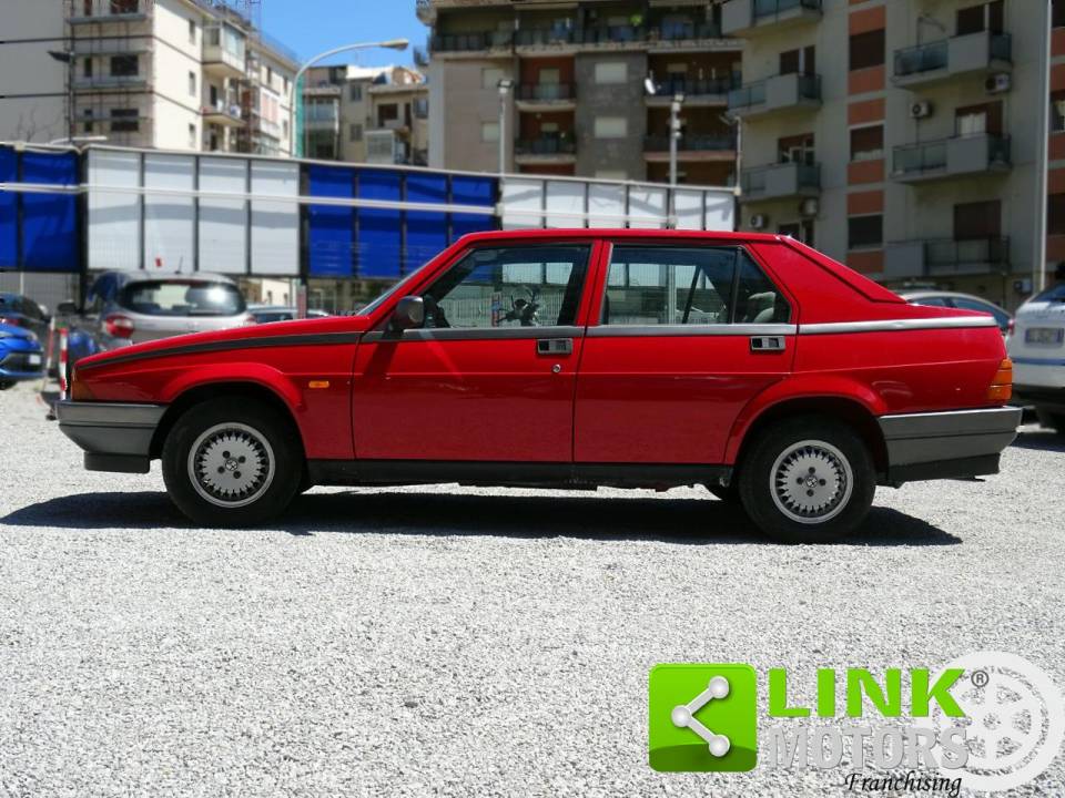 Bild 5/10 von Alfa Romeo 75 1.6 (1988)