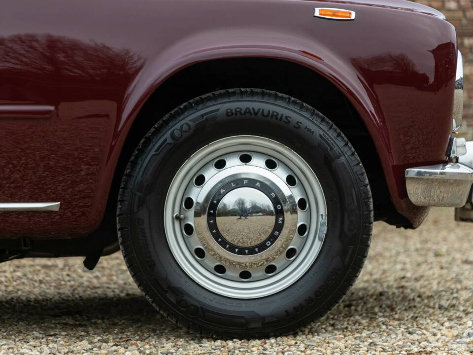 Imagen 36/50 de Alfa Romeo Giulia Nuova Super 1600 (1971)