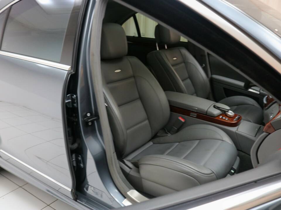 Bild 8/18 von Mercedes-Benz S 63 AMG (2007)