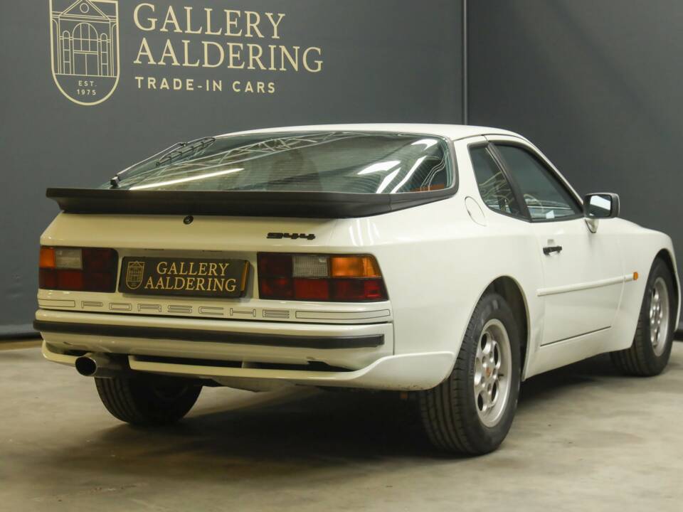 Obraz 32/50 pojazdu Porsche 944 (1986)