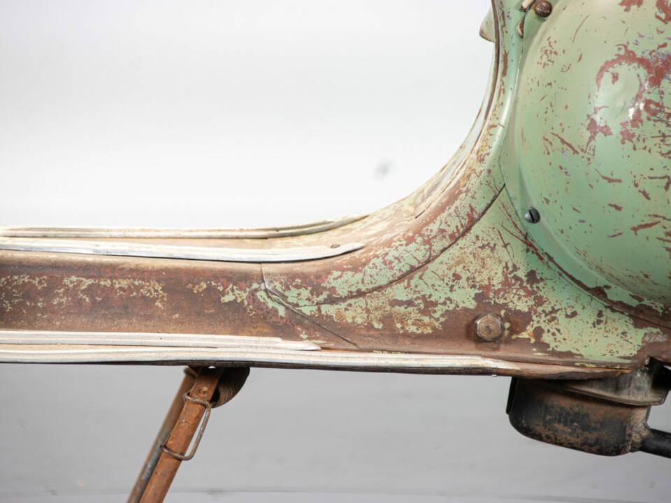 Image 27/50 de Piaggio Vespa 125 (1953)