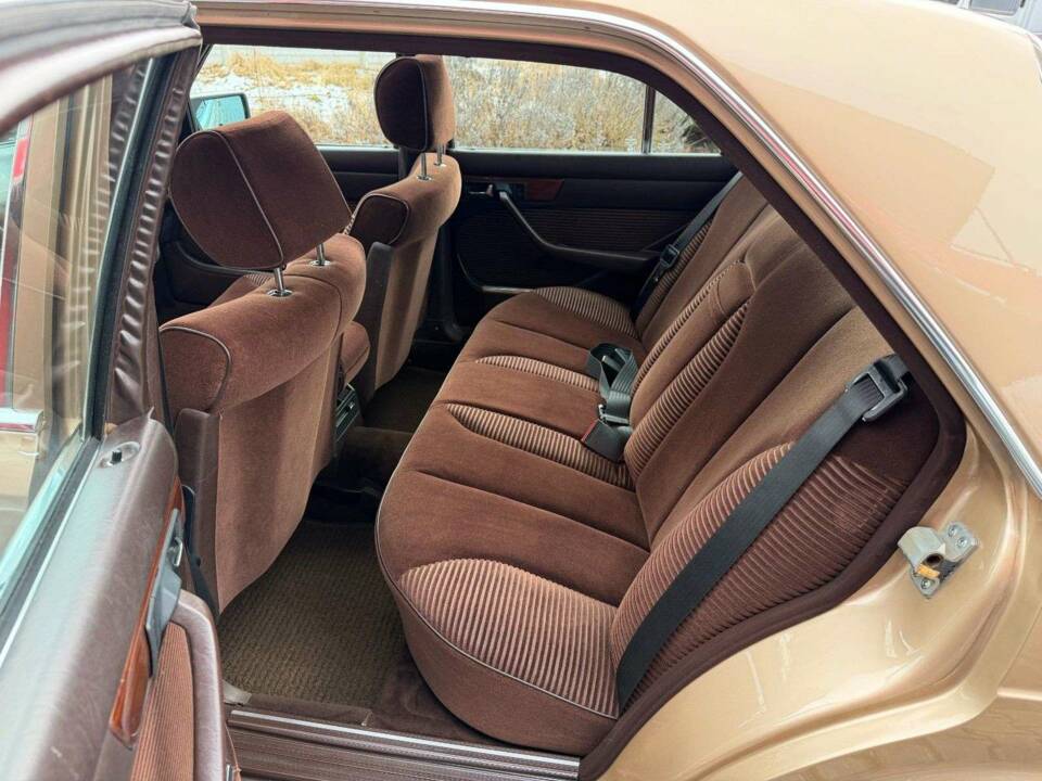 Bild 13/36 von Mercedes-Benz 380 SE (1981)