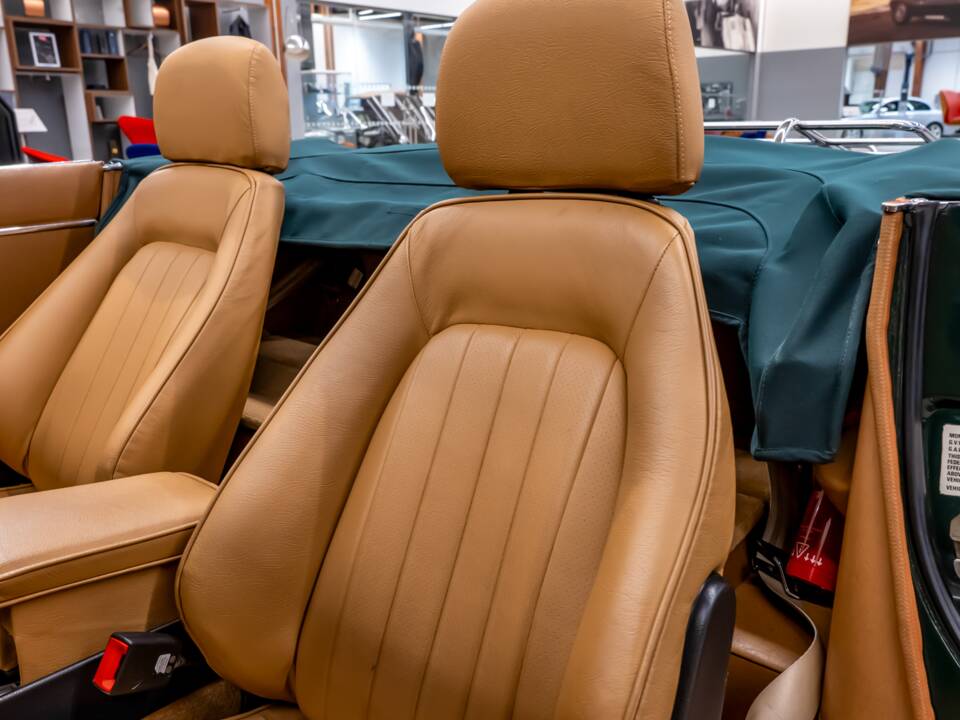 Image 16/34 de Jaguar Type E V12 (1972)