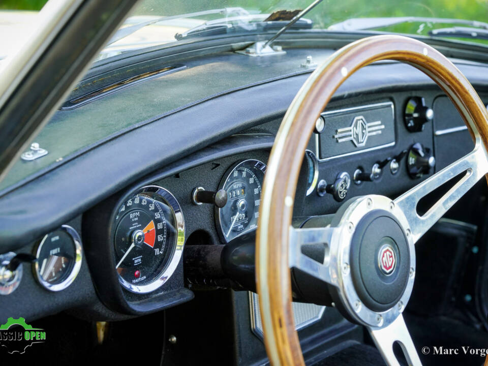 Bild 29/47 von MG MGB (1970)