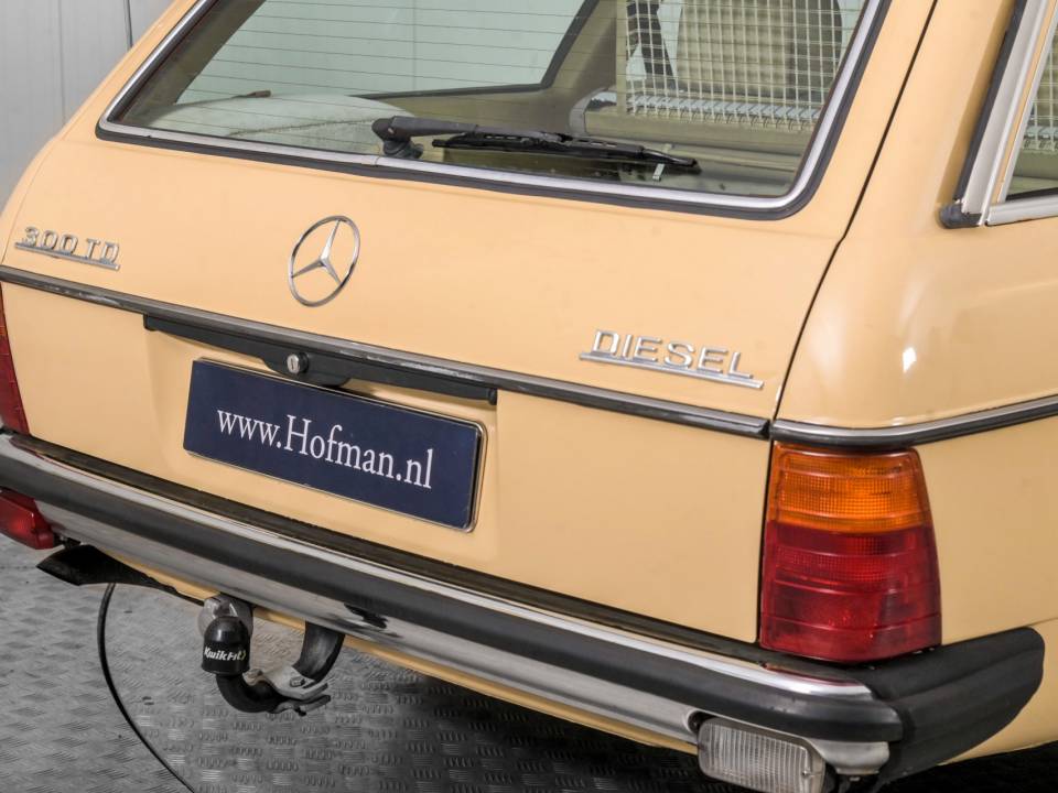 Image 29/50 de Mercedes-Benz 300 TD Turbodiesel (1980)