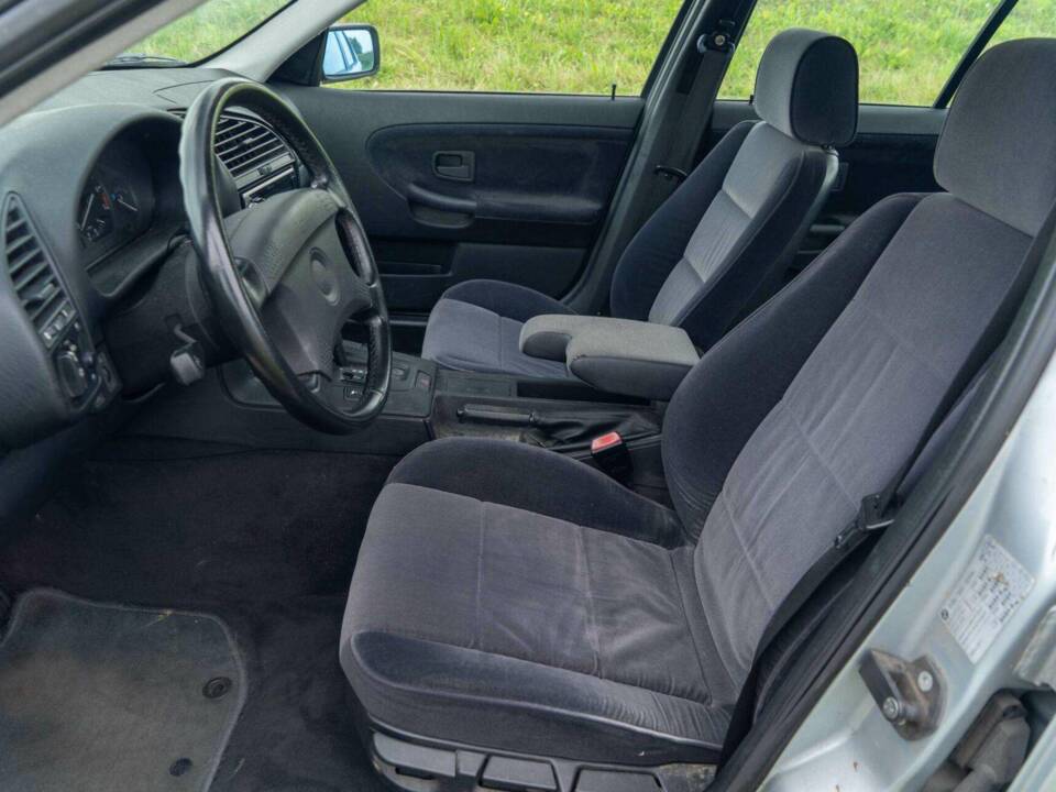 Image 30/40 de BMW 320i (1994)